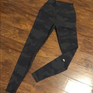 Alo camo yoga pants